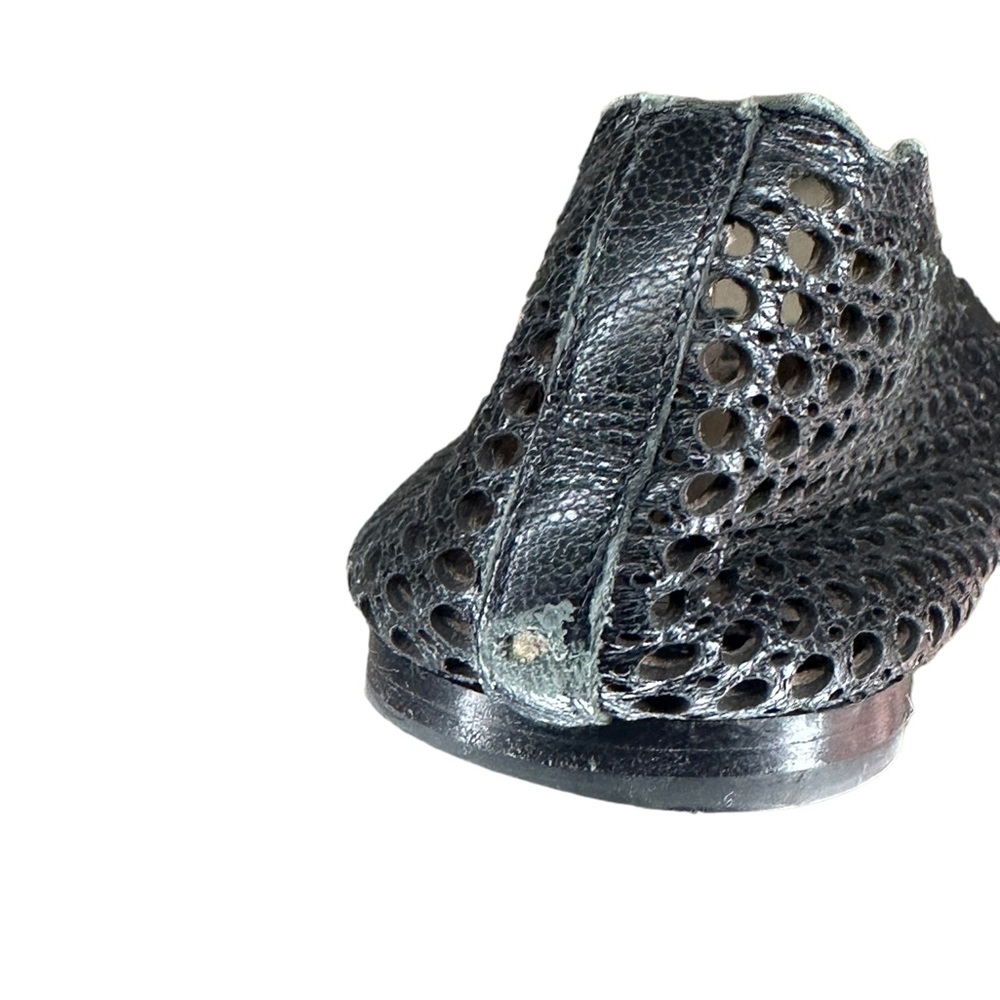 Chloe Black Cutout Solid Sandal 39 - image 3